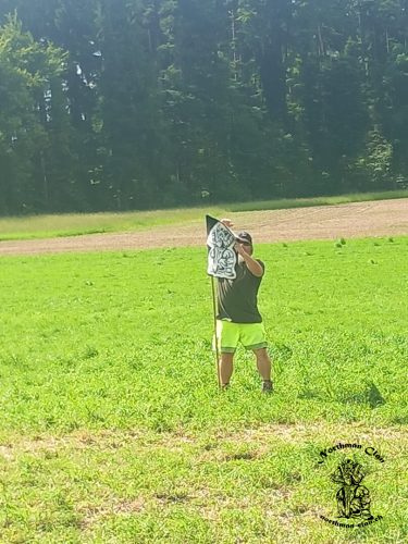 Northman-Clan Pfingstlager 2025 in Brütten Start des Aufbaus Gigi hisst die Northman Fahne wir belagern das Feld