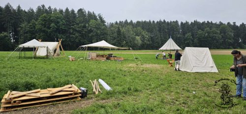 Die ersten Zelte stehen