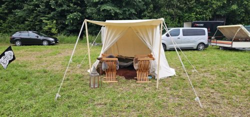 Die ersten Zelte stehen