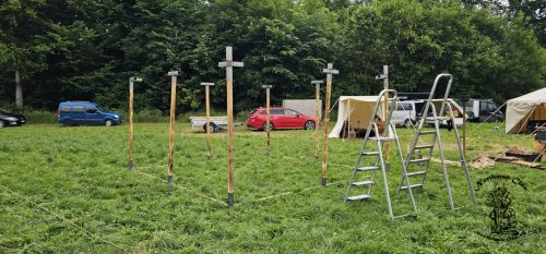 Aufbau des Marktstands unser Küchenzelt