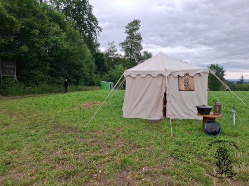Beat geht zu den Toiletten