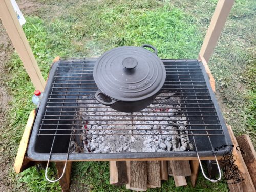 Das Brot ist im Topf und wird langsam gebacken